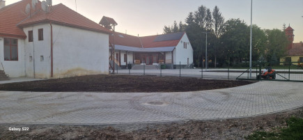Parkoló a Művelődési Ház mögött