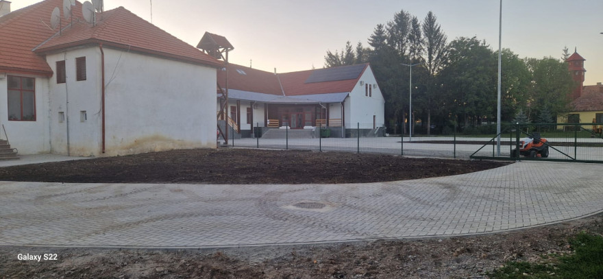 Parkoló a Művelődési Ház mögött