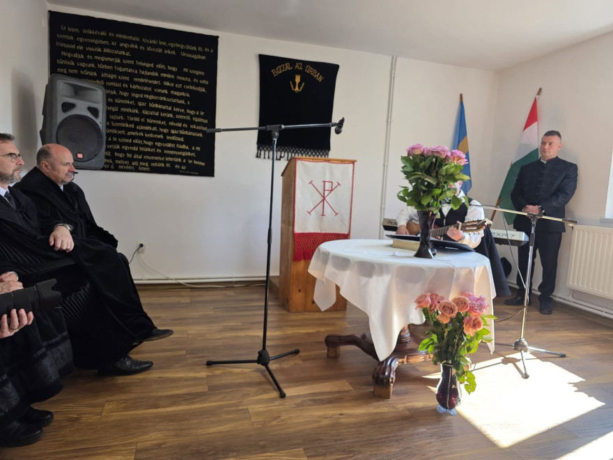 Ünnepélyesen átadták a felújított református imaházat